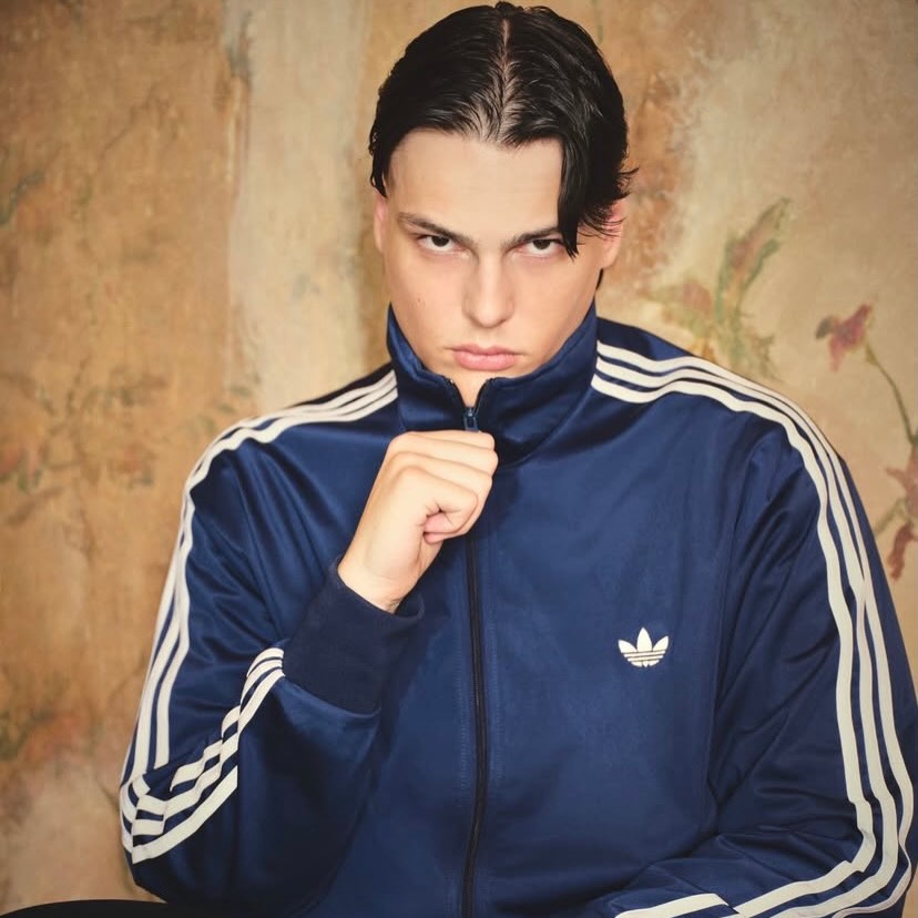 3 Stripes Adidas intamontabili! 3 Stripes Adidas intamontabili!
Perfetto mix tra comfort, stile e quel tocco rétro che non passa inosservato.
Vieni a scoprire la nuova collezione da Tassi Sport a Vignola!
tassisport vignola adidas sport style