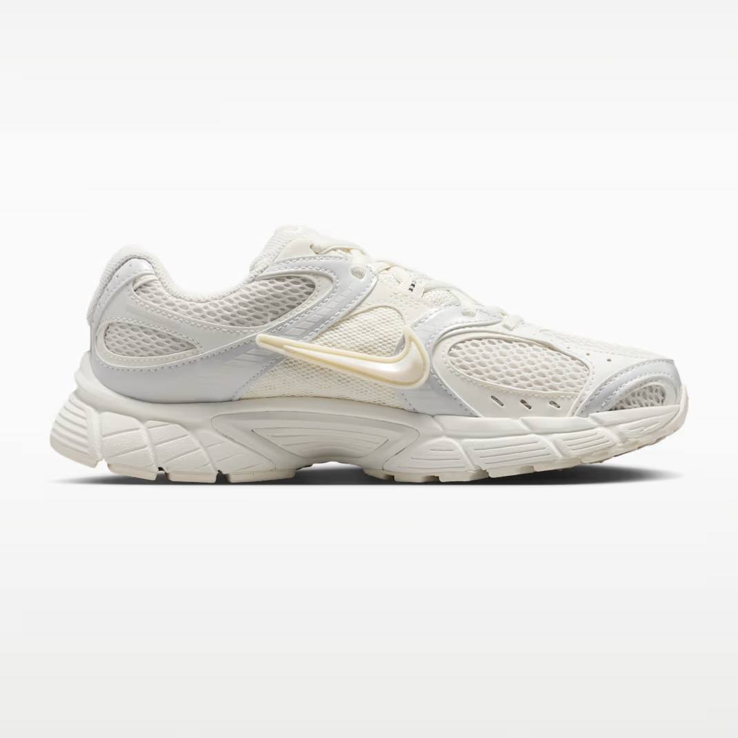 SCEGLI IL TUO STILE, NON RESTARE INDIETRO! SCEGLI IL TUO STILE, NON RESTARE INDIETRO!
Le nuovissime Nike V5 sono finalmente arrivate da Tassi Sport a Vignola e stanno già conquistando tutti!
TassiSport Vignola Sport NikeV5 NewDrop SneakersAddict SportStyle JustDo